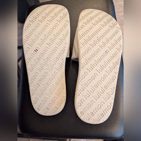 Lululemon Women's Restfeel Slide Size 9 Light Vapor - Picture 4 of 5